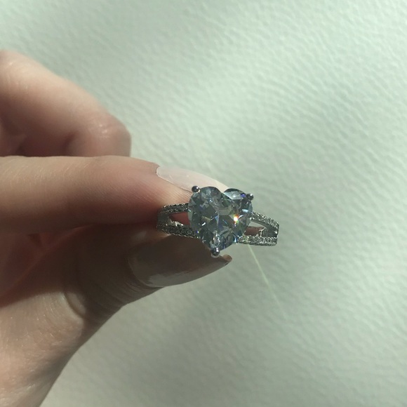 925 Sterling Silver Heart Ring - Picture 7 of 7